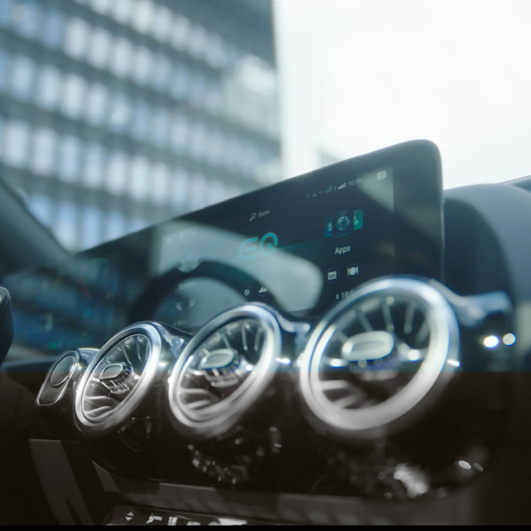 Header Visual Case Mercedes She Is